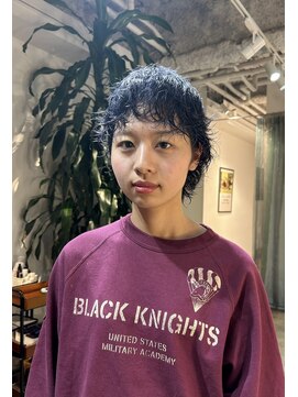 ビハインドザカーテン(BEHIND THE CURTAIN) 【レディースショート】癖毛風パーマ×ラベンダーカラー