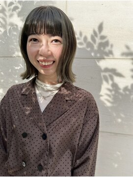 外はねボブとオリーブカラー