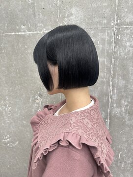 オーン(OOn) 黒ぱっつんボブ