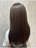 究極の艶と滑らかさ◎大人の魅力を引き立てる上質ストレート