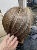 白髪ぼかしハイライト×ショート