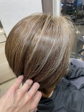 シュガーアウラ バイ エクラート 立川北口店(SUGAR aura byECLART) 白髪ぼかしハイライト×ショート