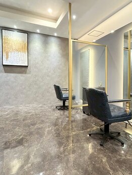 アトリエルッソ(atelier russo)の写真/【リニューアルOP限定/RUSSO史上最高の還元率】2時間で自然なツヤと手触り◇美髪カラー＋cut ￥9,900