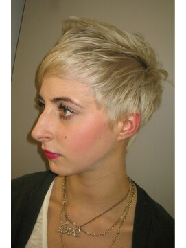 マッシヴ ヘア(Massive Hair) 外国人ショート☆