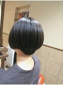前下がりショートボブ 艶髪