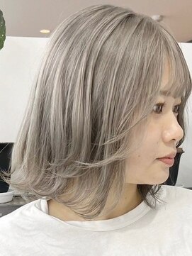 ウィコ 新宿(WICO) シルバーグレー[新宿駅/切りっぱなしボブ/エアリーロング]