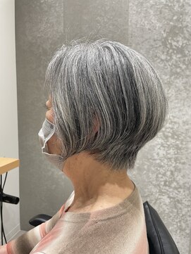 エマ 日吉(emma) 立体感のあるショートスタイル