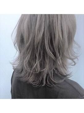 アンド バイ ヘアサロン(AND by hair salon) シルバーグレーカラー