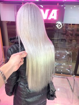 ミーナ バイ ワンズ 町田(mina by one's kyougoku) ホワイト2回ブリーチから26400 [メルティカラー/センターパート]