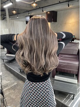 アポロ 横浜駅店(apollo) バレイヤージュグレーベージュ/ハイトーンカラー/レイヤーロング