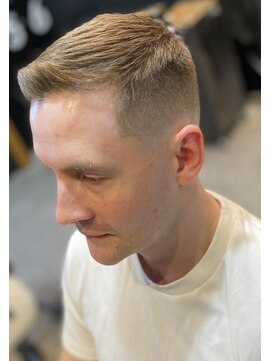 フランクスバーバーリザーブ 人形町店(FRANK’S BARBER RESERVE) スキンフェードカット短髪パーマサイドグラデーションk