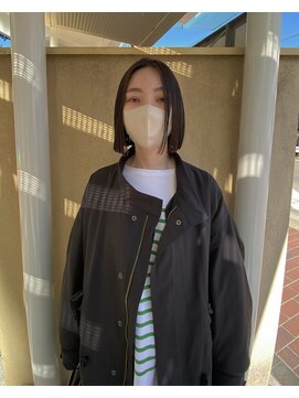 ムジーク(Musiiik) 暗髪とタイトなボブ