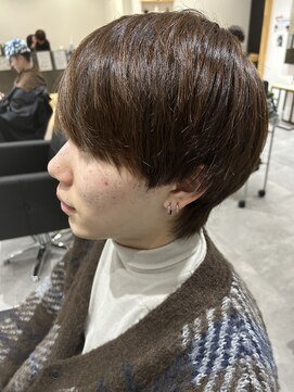 ヒュイル バイ ニアウ(Hwyl by Niau) メンズナチュラルマッシュスパイラルパーマニュアンスパーマ眉毛