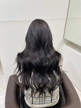 リラ(Rira) 暗髪ロング