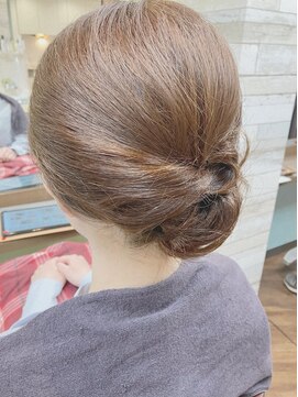 ヘアー バイ ミーズ(hair by Mii’s) シンプルシニヨン