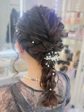 アトリエビューティーアミュ(atelier beauty AmU) 結婚式 二次会 お呼ばれ 編みおろし×パールアクセサリー