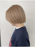 ハイトーン　ミルクティーベージュ　ブリーチ　ショートボブ　