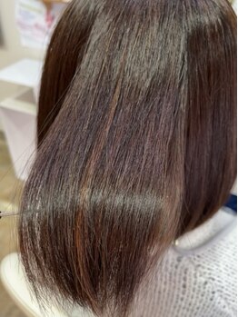 リミックスヘア(REMIX HAIR)の写真/薬剤の80%がトリートメント成分のカクテルカラー。続けていくうちにくせ毛も少し落ち着きやすくなる♪
