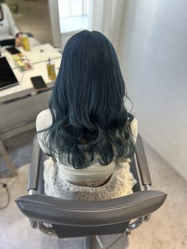 ユーフォリア 渋谷グランデ(Euphoria SHIBUYA GRANDE) グレーブルー ブルージュ アースカラー 巻き髪 YUKI