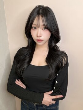 ラルムバイシー 新宿(LARME by Sea) 顎下ハイレイヤーカット×黒染めなし透明感暗髪カラー(岡崎)