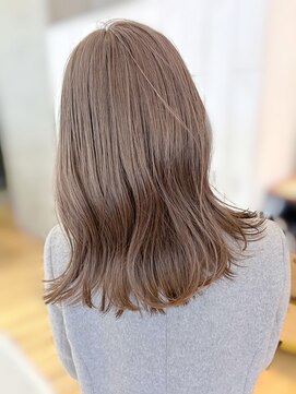 20代に人気！透明感たっぷりミルクティーベージュ