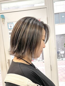 大人女性のための立体感レイヤーボブ