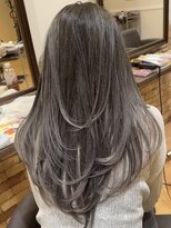 ゼウス(Zeus.)&nbsp;海外ヘアーハッシュカットレイヤーカットハイライトカラー