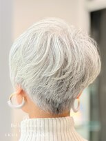 サロンイクエヤマザキ 麻布十番(SALON IKUE YAMAZAKI) グレイヘア ショートカット