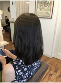 黒髪ストレートミディー
