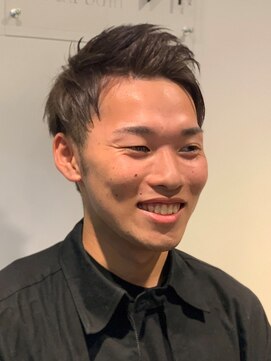 エヌ('И) ツーブロアシメショートスタイル