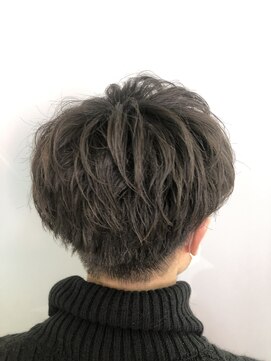 ネオリーブエクラ 上野御徒町店(Neolive eclat) 刈り上げマッシュグレーベージュカラー韓国ヘアーアップバング