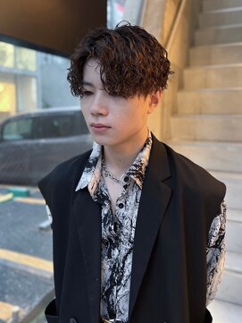 ビンゴ(BINGO) 1956黒髪アッシュブラックショートバングセンターパートウルフ