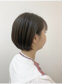 ショートボブ×オリーブカラー