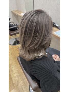 ラリス(Ralis) 顔周りレイヤー/シャドウルーツ/バレイヤージュ/グレージュ