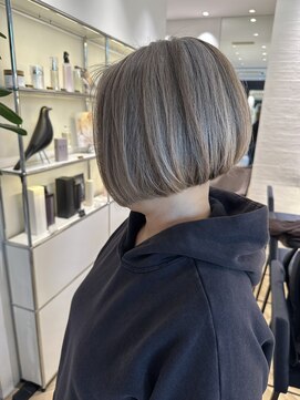 ステア ケース(stair case) 白髪活かし　グレージュ　50代　ミニボブ