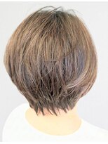 チチョ(chicho)&nbsp;40代丸みショート//40代白髪活かし//クビレ感//大人ショート
