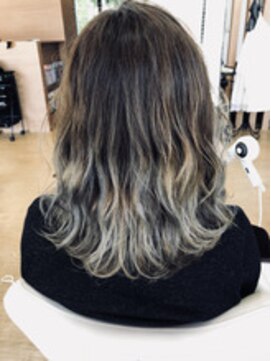 ベルポートヘア(Bellport hair) グラデーション＆シルバーグレージュ