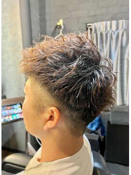 カスミ 霞(KASUMI) フェードonツイスト。　20代/30代/社会人/フェード/ツイスト