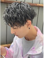 フリーク バーバーショップ 都島店(FREAK BARBER SHOP) ツイストスパイラルパーマツーブロックセンターパート