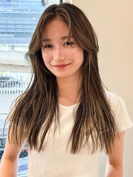 ノラ ウメダ(NORA UMEDA) ダブルカラーブロンドミルクティーベージュレイヤーカット