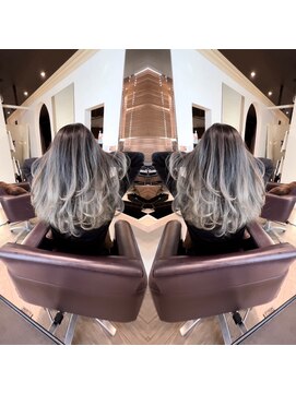 ラヴェ(LAWE.) ホワイト系バレイヤージュ