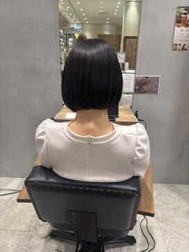 大人気!お手入れ簡単ぱつっとボブ