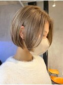 切りっぱなしボブピンクベージュミディアムボブダブルカラー