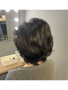 黒髪ショートヘア