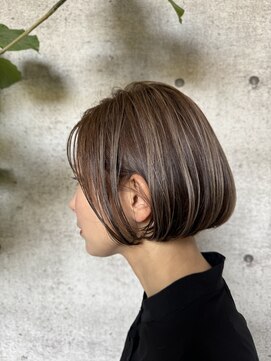 グレイ系カラーボブ