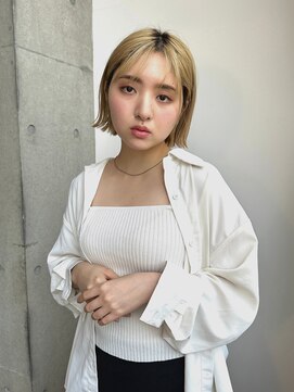 リベルタ(liberta) 切りっぱなし外ハネボブ×ハイトーンブロンド［liberta/ゆう