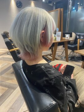 マーレ(MARLE./) ホワイト×ペールピンク×ウルフカット