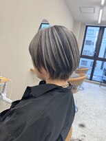 シカ 神戸三宮元町店(Cica)&nbsp;デザインカラー ブリーチ ショート シルバー アンブレラ 三宮