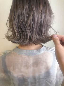 ハロー 池田店(Hollow) 【アッシュベージュ/白髪ぼかし/脱白髪染め】石橋/池田/箕面
