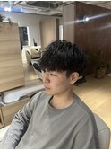 大人メンズシャドウパーマ黒髪刈り上げ